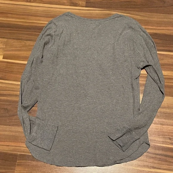 ⭐️TAKE 50% OFF⭐️ Old Navy Christmas shirt - Picture 2 of 6